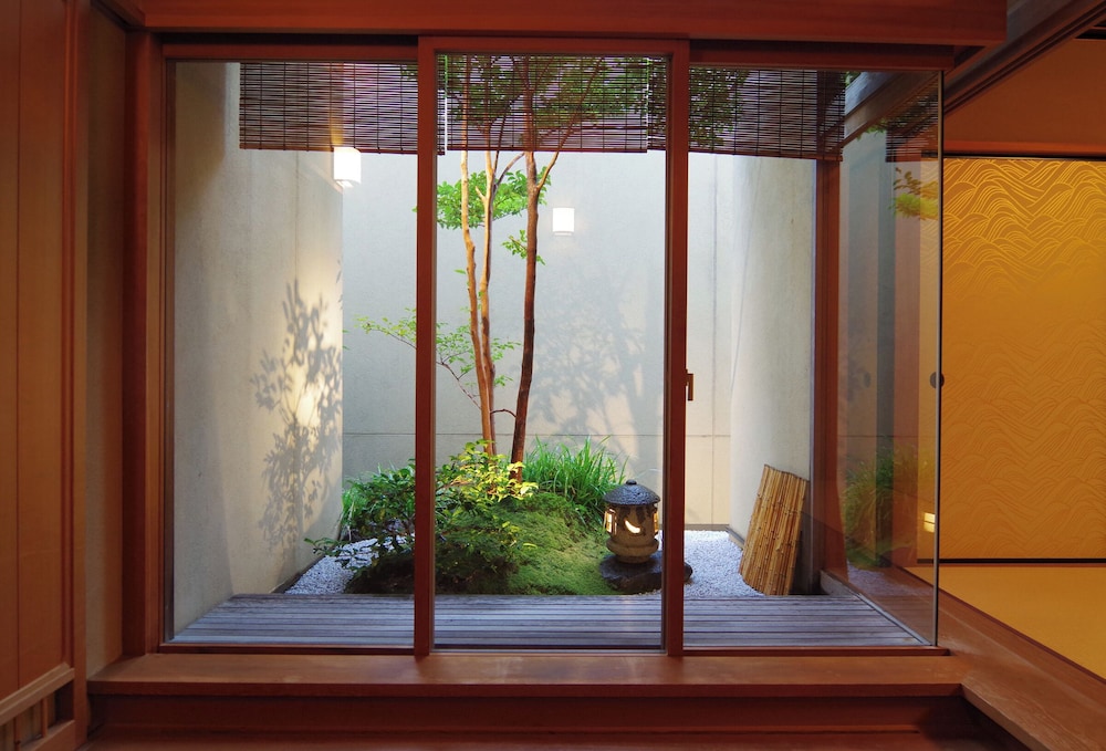 新館8帖 + 板の間 禁煙 客室2 | 柊家旅館