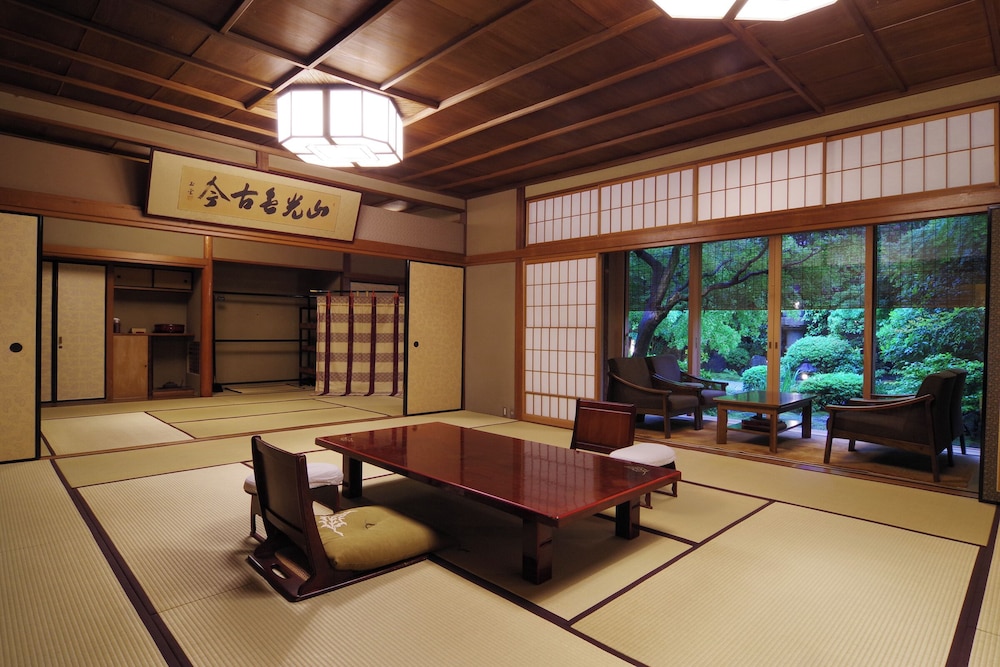 本館15帖 ＋ 次の間 禁煙 | 柊家旅館