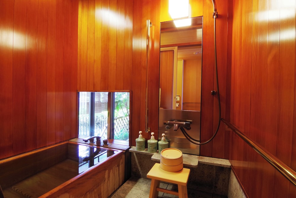 新館 ツインベッドルーム 禁煙 バスルーム1 | 柊家旅館