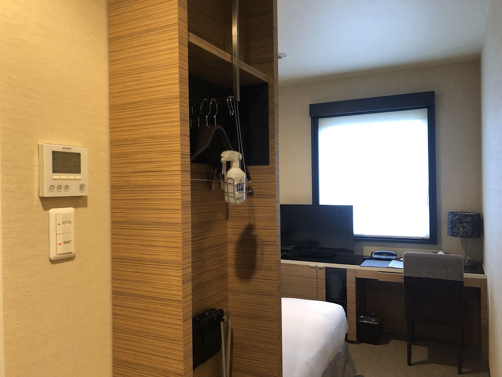 スタンダードダブル：喫煙 (ベッド幅160 cm) (0-11歳 食事・布団なし) 客室7 | ホテルトラスティ大阪阿倍野