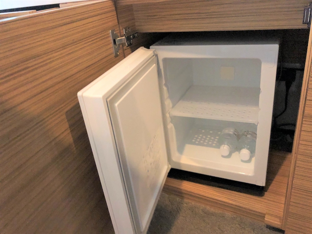 レギュラーダブル：禁煙 (ベッド幅150 cm) (0-11歳 食事・布団なし) 客室4 | ホテルトラスティ大阪阿倍野