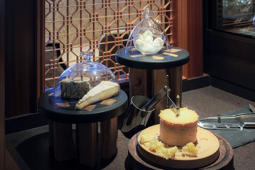 デラックス ガーデンスイート キングベッド 1 台 禁煙 / ラウンジ&スパご利用付 エグゼクティブ ラウンジ8 | ホテル椿山荘東京