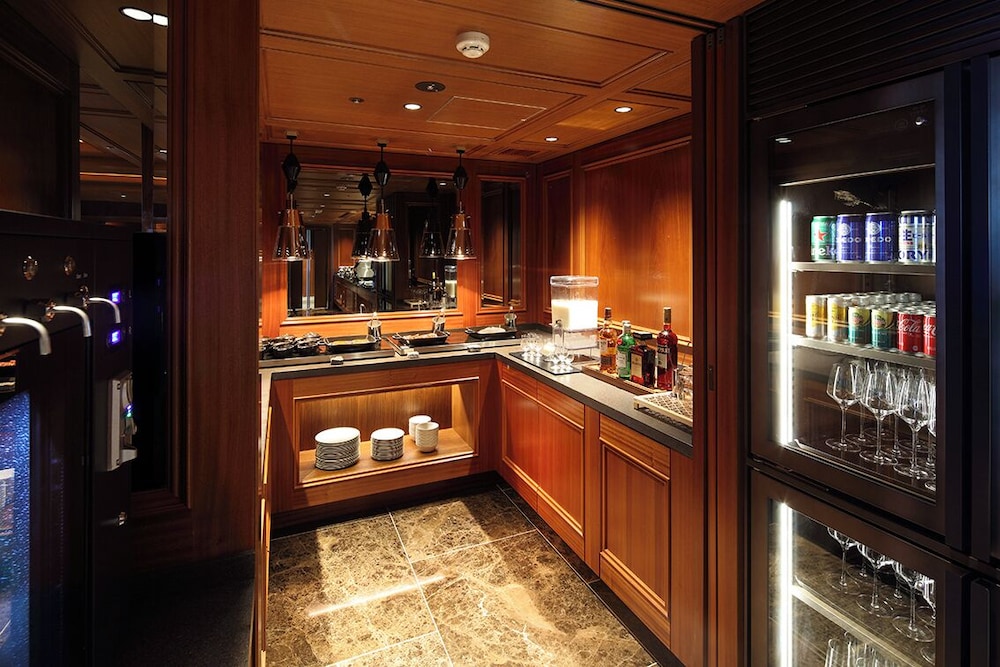 デラックス ガーデンスイート キングベッド 1 台 禁煙 / ラウンジ&スパご利用付 エグゼクティブ ラウンジ11 | ホテル椿山荘東京