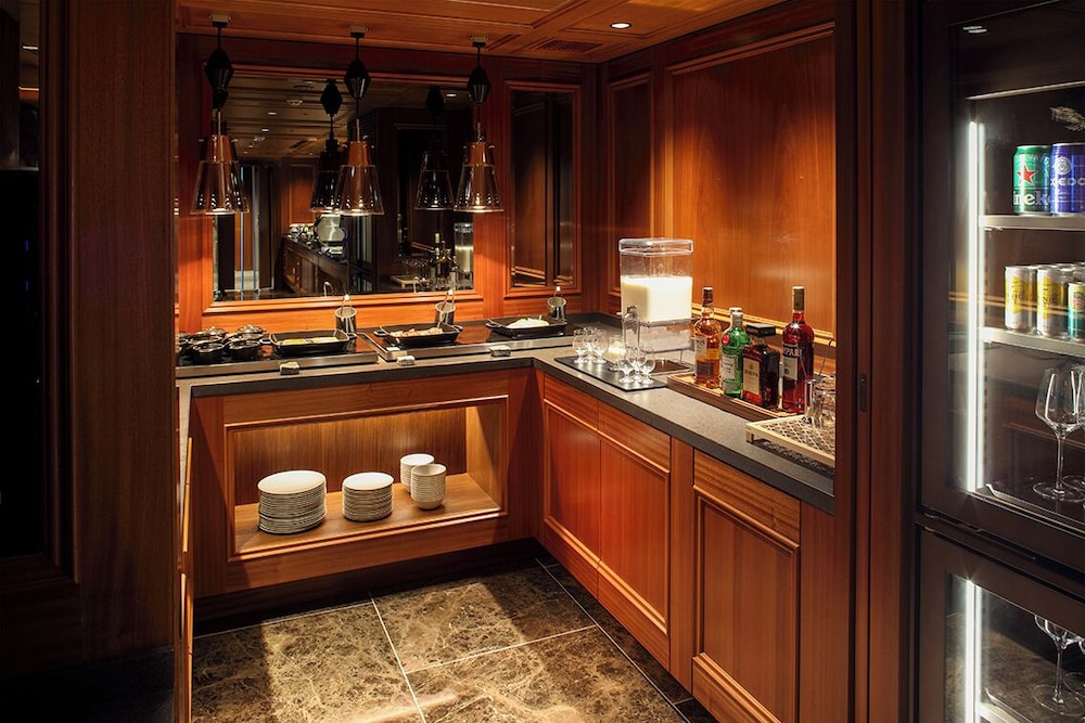 デラックス ガーデンスイート キングベッド 1 台 禁煙 / ラウンジ&スパご利用付 エグゼクティブ ラウンジ17 | ホテル椿山荘東京