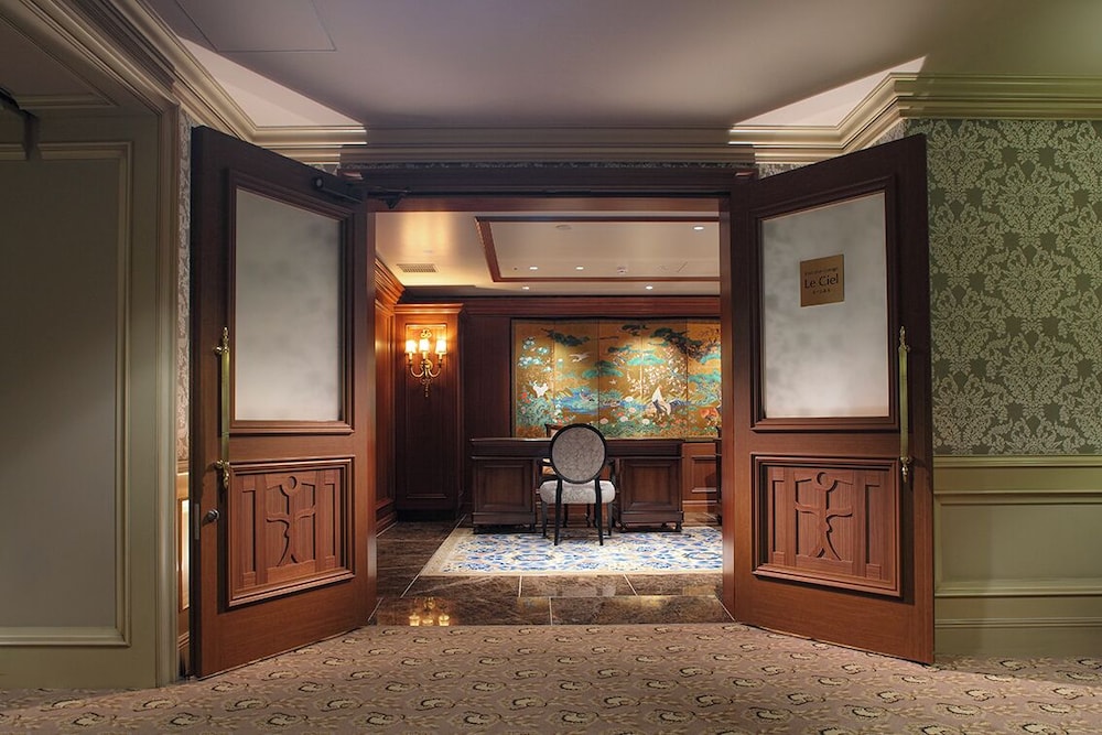 デラックス ガーデンスイート キングベッド 1 台 禁煙 / ラウンジ&スパご利用付 エグゼクティブ ラウンジ18 | ホテル椿山荘東京