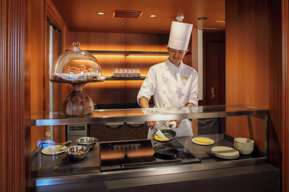 デラックス ガーデンスイート キングベッド 1 台 禁煙 / ラウンジ&スパご利用付 エグゼクティブ ラウンジ3 | ホテル椿山荘東京