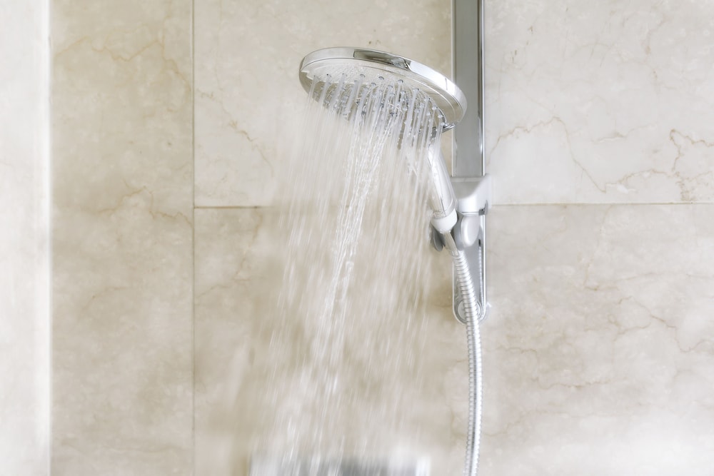 スーペリア キングサイズベッド 1 台 禁煙 シティビュー バスルームのシャワー0 | ホテル椿山荘東京