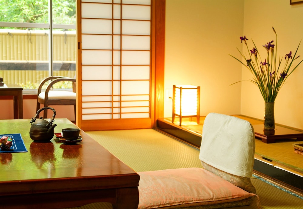 客室1 | 花屋別館