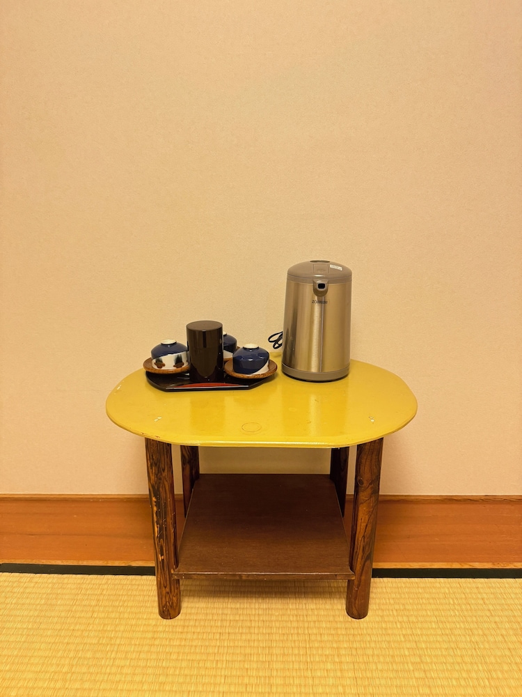 ツインルーム 共用バスルーム (2名) 禁煙 客室2 | 憩の家