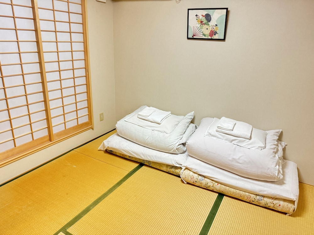 エコノミー ツインルーム 専用バスルーム (1,2名) 禁煙 | 憩の家