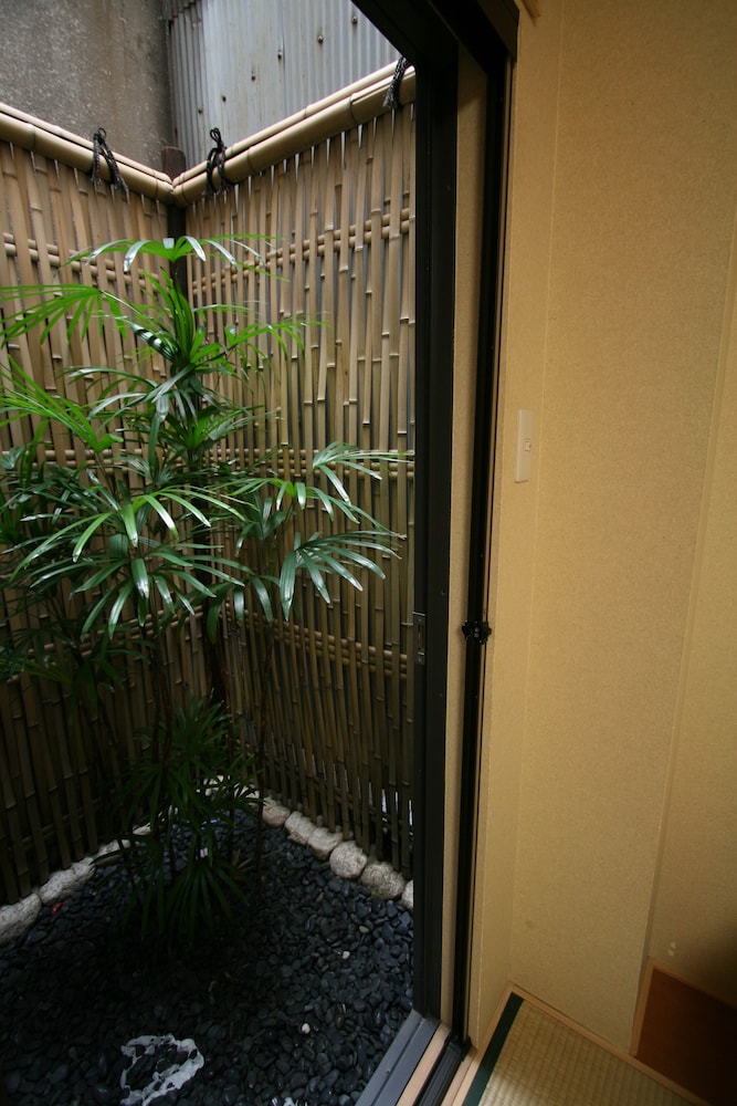 トリプルルーム 専用バスルーム (1～3名) 禁煙 客室2 | 憩の家