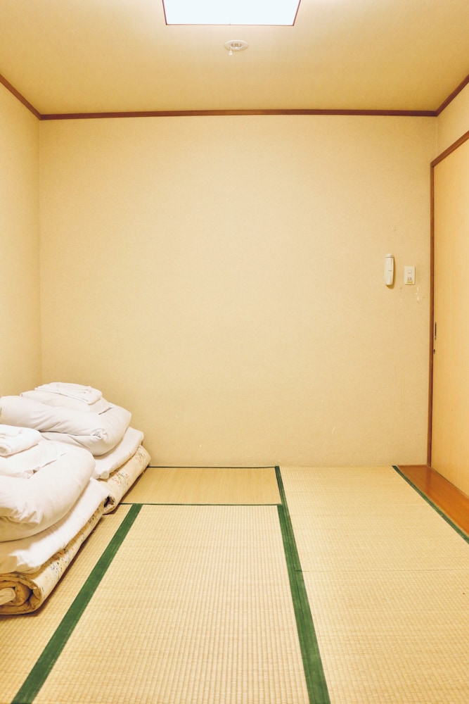 エコノミー ツインルーム 専用バスルーム (1,2名) 禁煙 客室2 | 憩の家