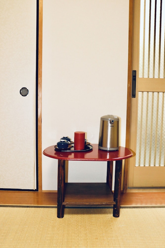 トリプルルーム 専用バスルーム (1～3名) 禁煙 客室3 | 憩の家