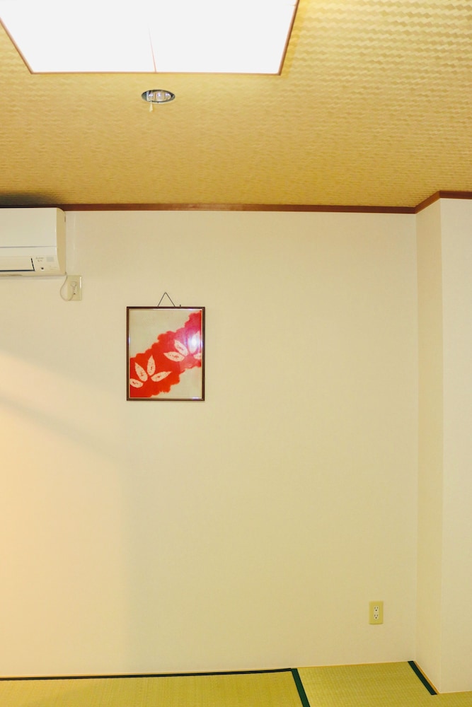 トリプルルーム 専用バスルーム (1～3名) 禁煙 客室4 | 憩の家