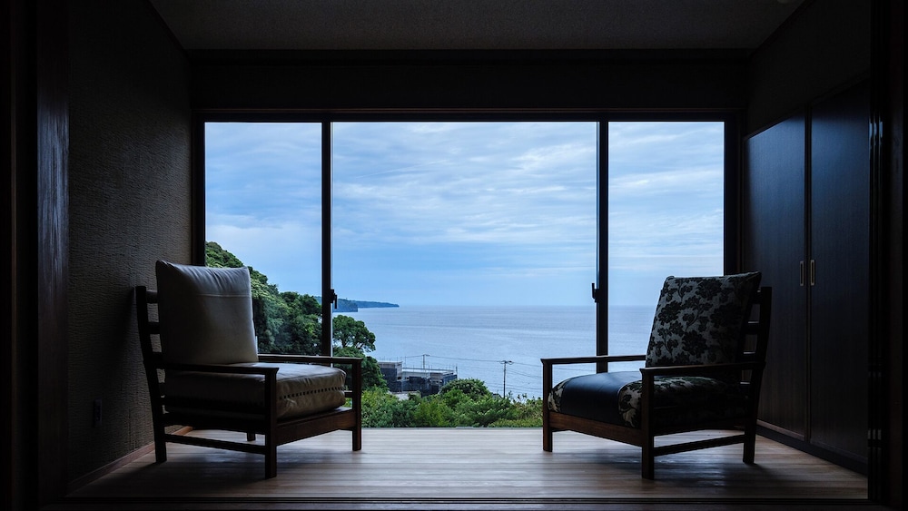 [206]露天風呂付き客室／和室15畳+広縁　:部屋食 部屋からの景観0 | いさり火