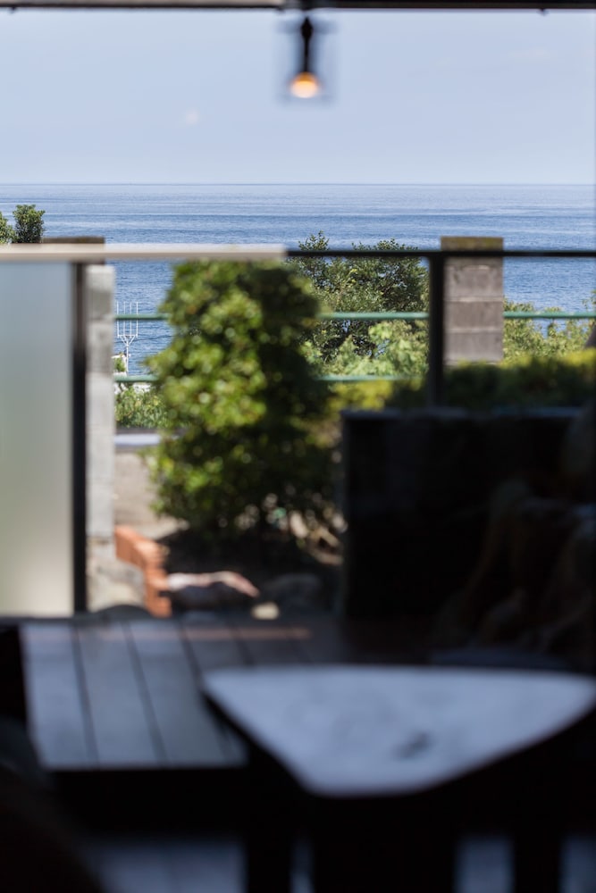 [102]露天風呂付キングサイズベッドルーム/33平米(禁煙)　:食事処 部屋からの景観0 | いさり火