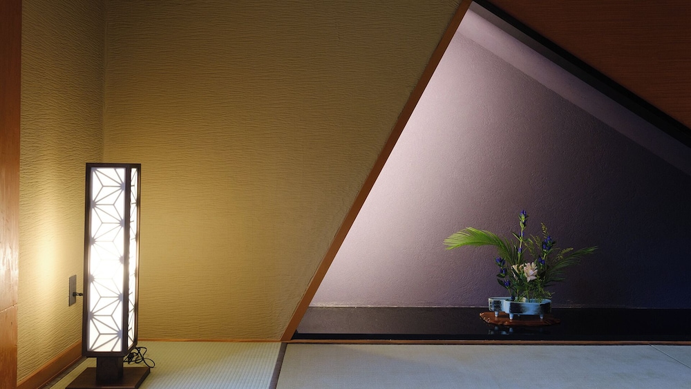 [206]露天風呂付き客室／和室15畳+広縁　:部屋食 客室2 | いさり火