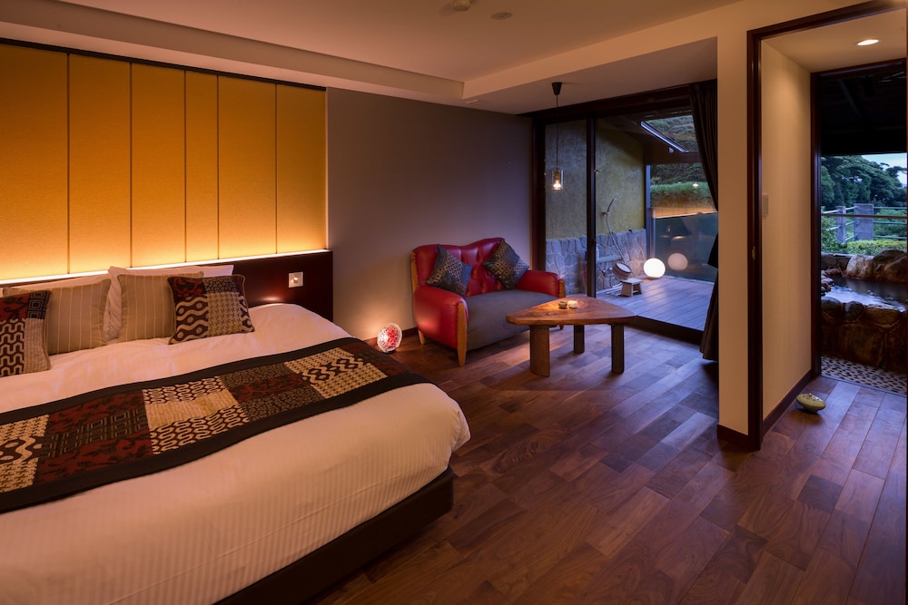 [102]露天風呂付キングサイズベッドルーム/33平米(禁煙)　:食事処 | いさり火