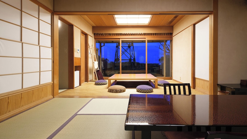 [106]露天風呂付き客室/本間10畳+掘りごたつ式次の間(禁煙):部屋食 客室の設備とサービス2 | いさり火