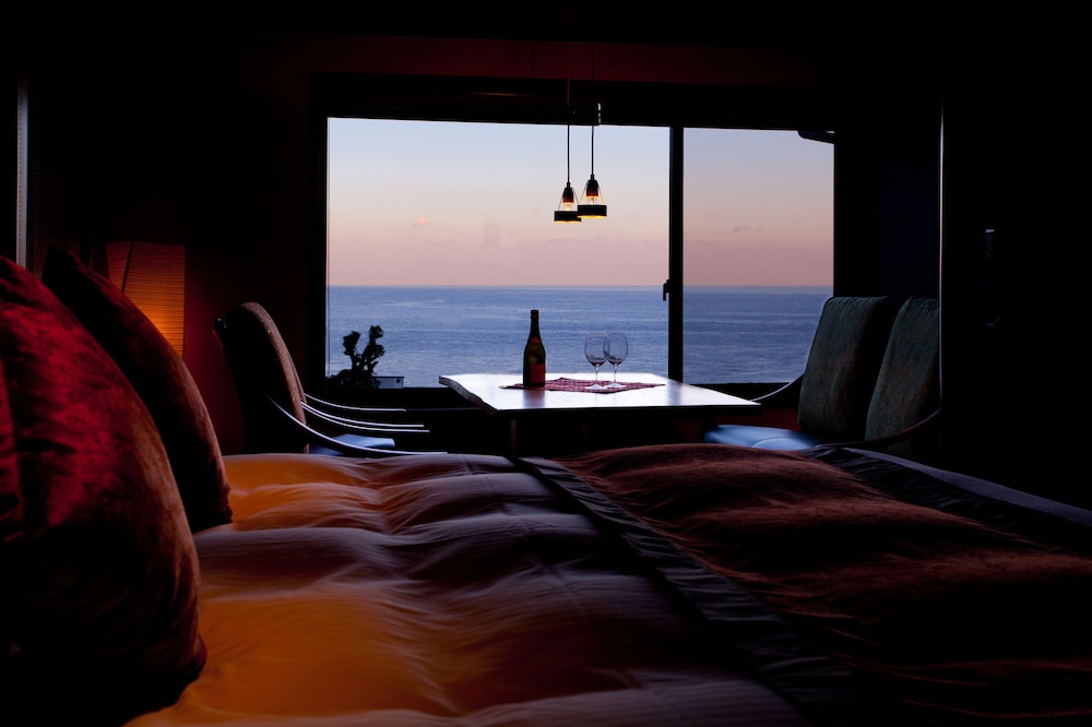 [202]露天風呂付きキングサイズベッドルーム/40平米(禁煙)　:部屋食 部屋からの景観0 | いさり火