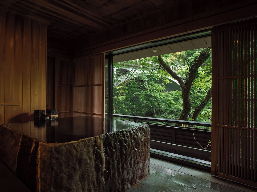 スイート 客室2 | 花紫