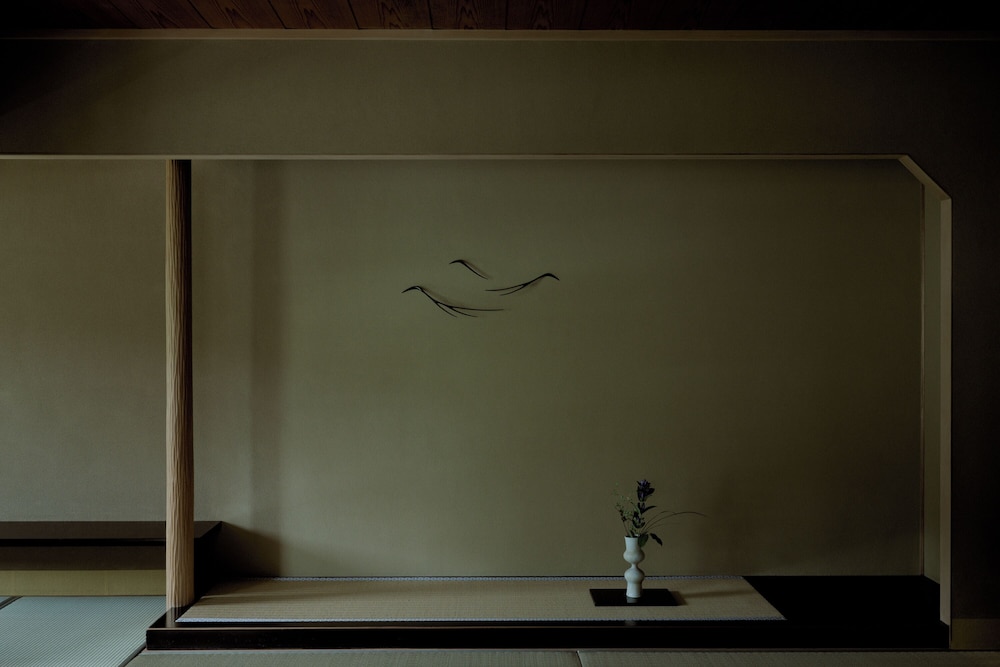 和室 客室6 | 花紫