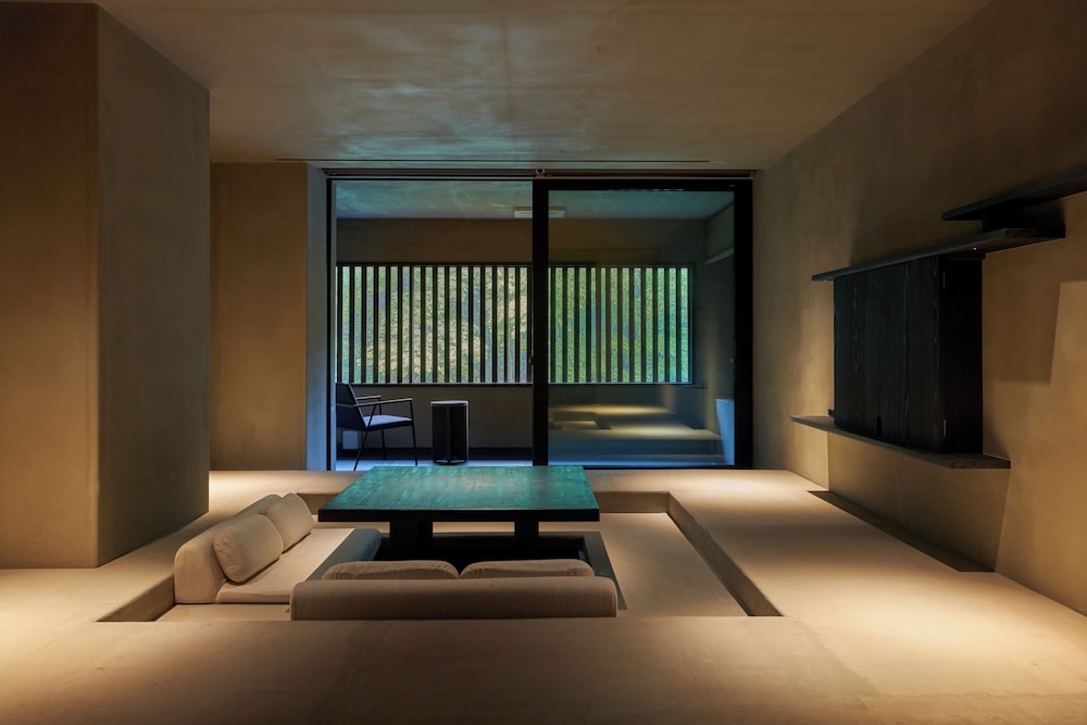 ジュニア スイート リビング エリア0 | 花紫