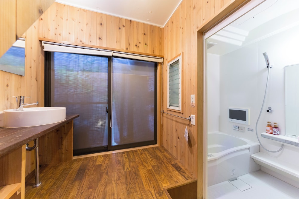 4人部屋 共用バスルーム (2,3,4名) 禁煙 共用バスルーム0 | なごみ旅館 悠