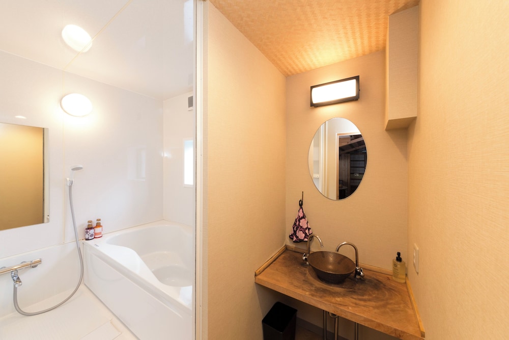 ファミリー ルーム 共用バスルーム (2,3,4名) 禁煙 バスルーム0 | なごみ旅館 悠