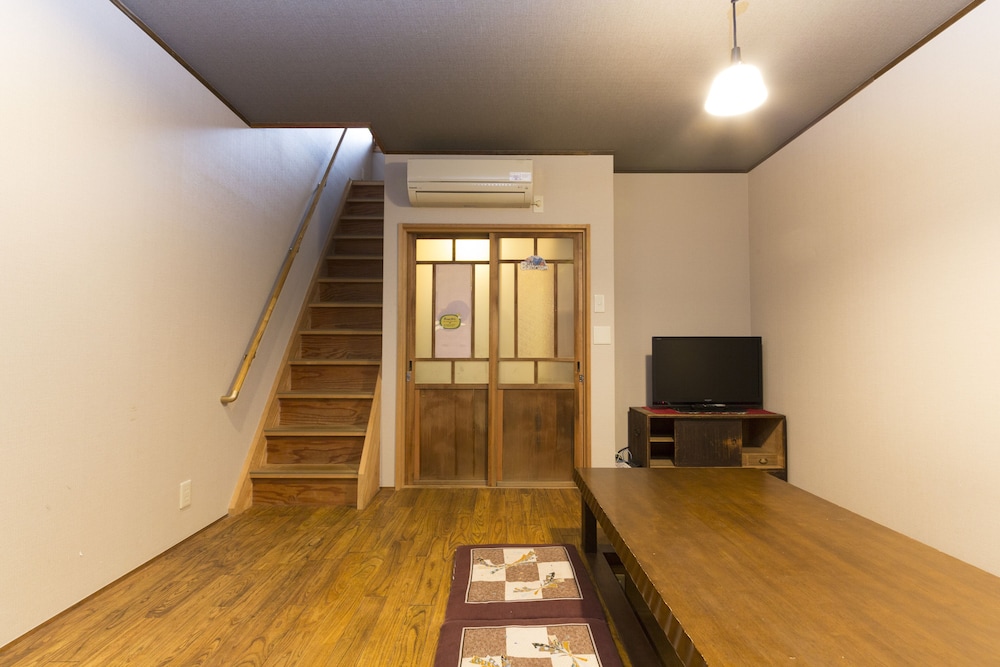 4人部屋 共用バスルーム (2,3,4名) 禁煙 リビング エリア0 | なごみ旅館 悠