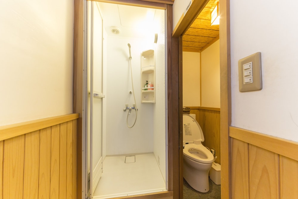 ツインルーム 共用バスルーム (2名) 禁煙 共用バスルーム0 | なごみ旅館 悠