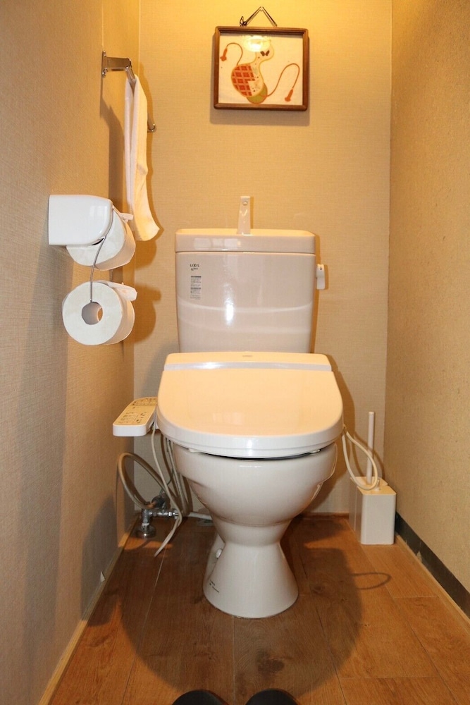 ファミリー ルーム 共用バスルーム (2,3,4名) 禁煙 バスルーム1 | なごみ旅館 悠