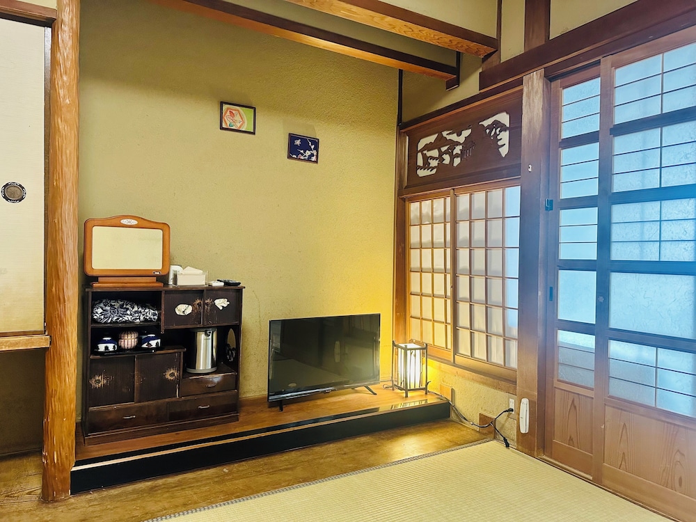 4人部屋 共用バスルーム (2,3,4名) 禁煙 客室4 | なごみ旅館 悠