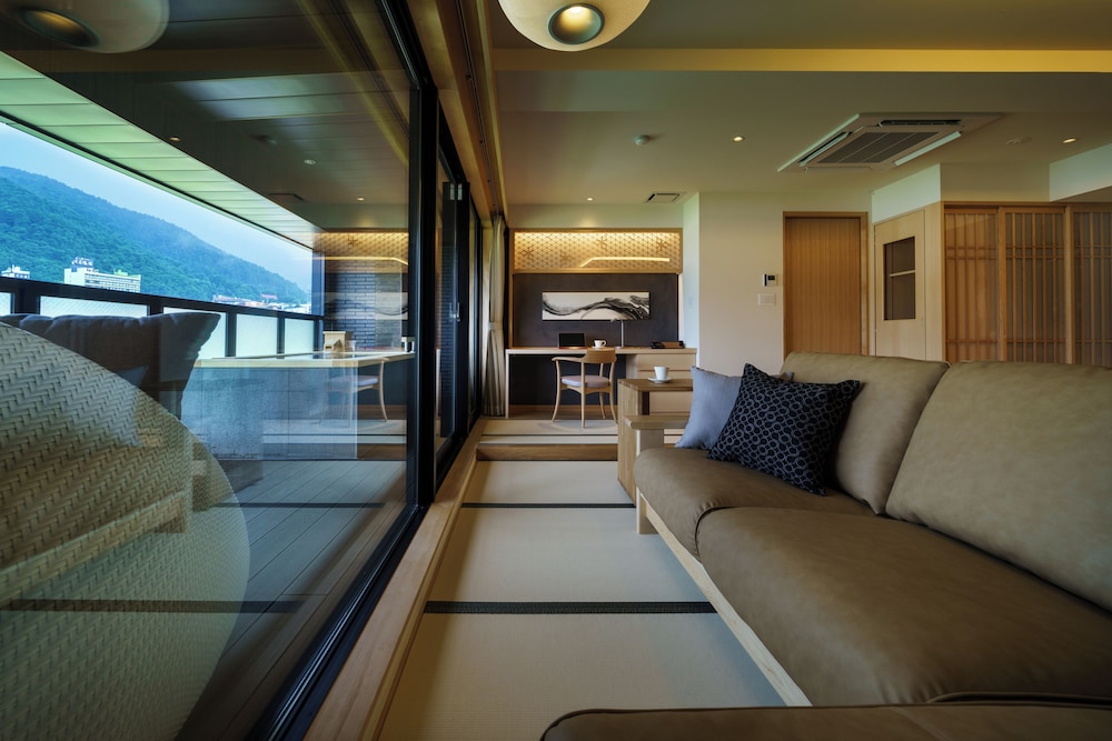 特別室（定員2名） D2 禁煙 客室1 | あぶらや燈千