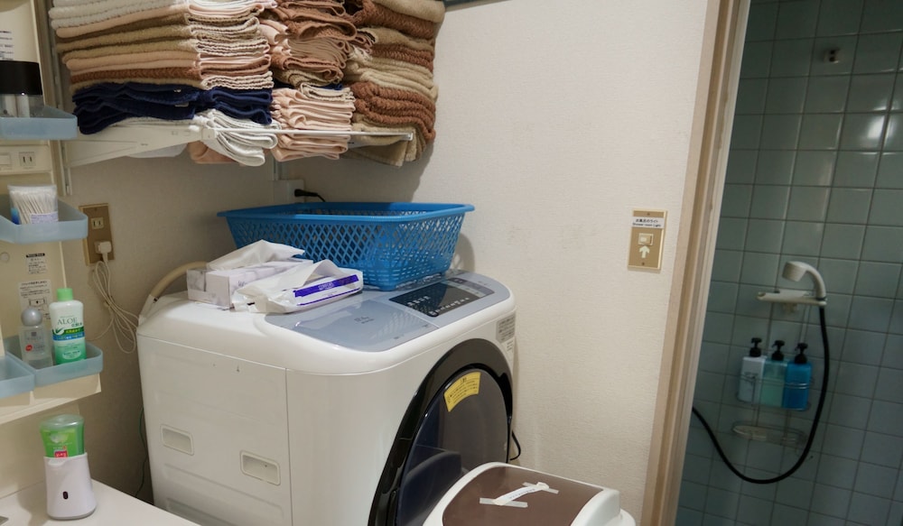 2階和室8畳 禁煙 共用バスルーム5 | 旅宿 あたごや