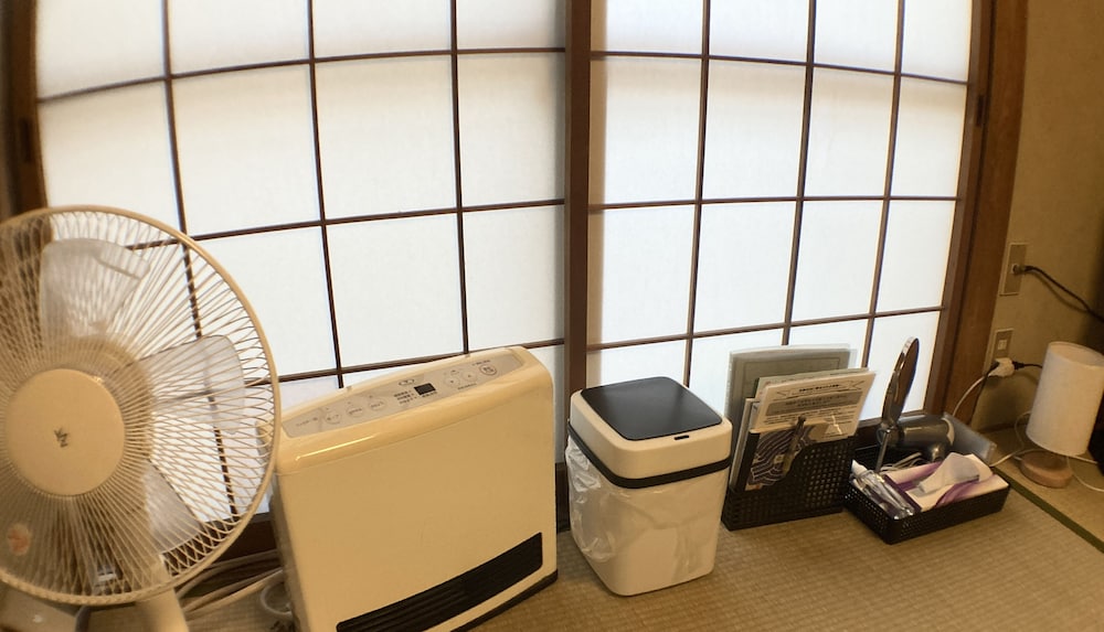 1階和室6畳 禁煙 客室2 | 旅宿 あたごや