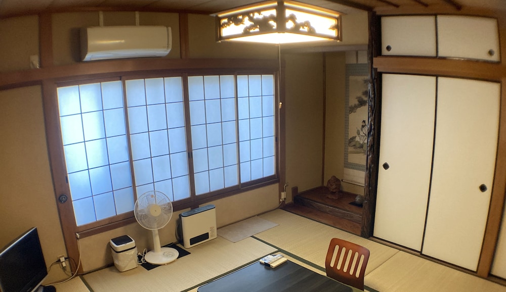 2階和室8畳 禁煙 客室3 | 旅宿 あたごや