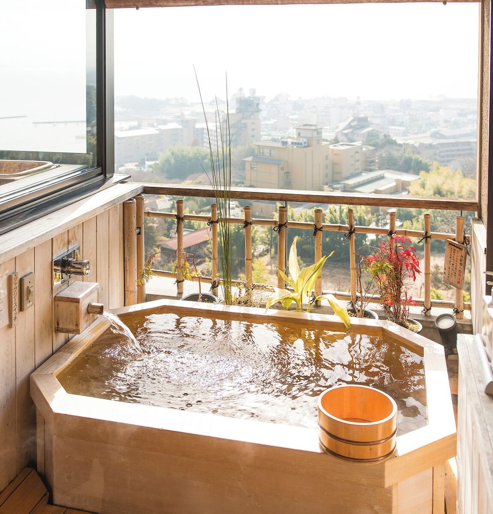 里山和洋室（露天風呂付） 客室4 | 里湯昔話 雄山荘