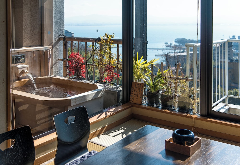 里山和洋室（露天風呂付） 客室3 | 里湯昔話 雄山荘