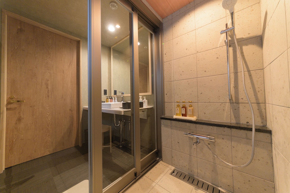 エグゼクティブ ルーム バスルーム1 | 里湯昔話 雄山荘