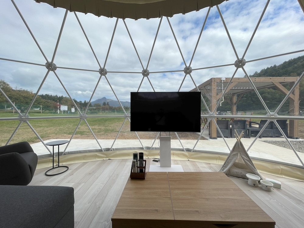 [グランピングルーム] 洋モダン洋室　38平米 DOG同伴OK [共用バス＆トイレ] 部屋からの景観0 | リブマックスリゾート函館　グリーンピア大沼