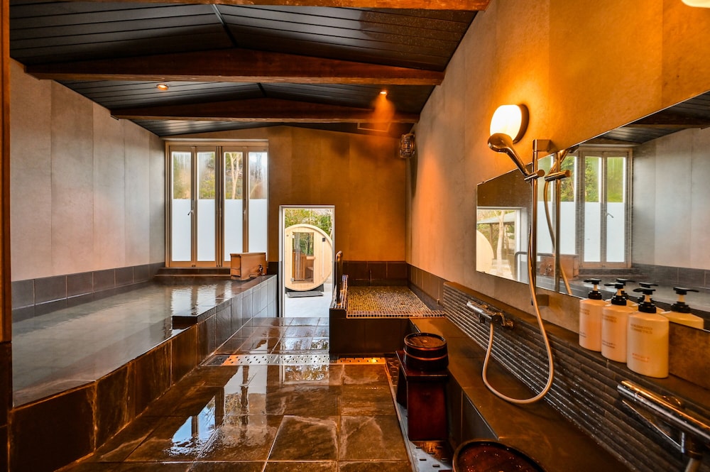 庭付きヴィラ - 離れ バスルーム1 | 御宿 一禅