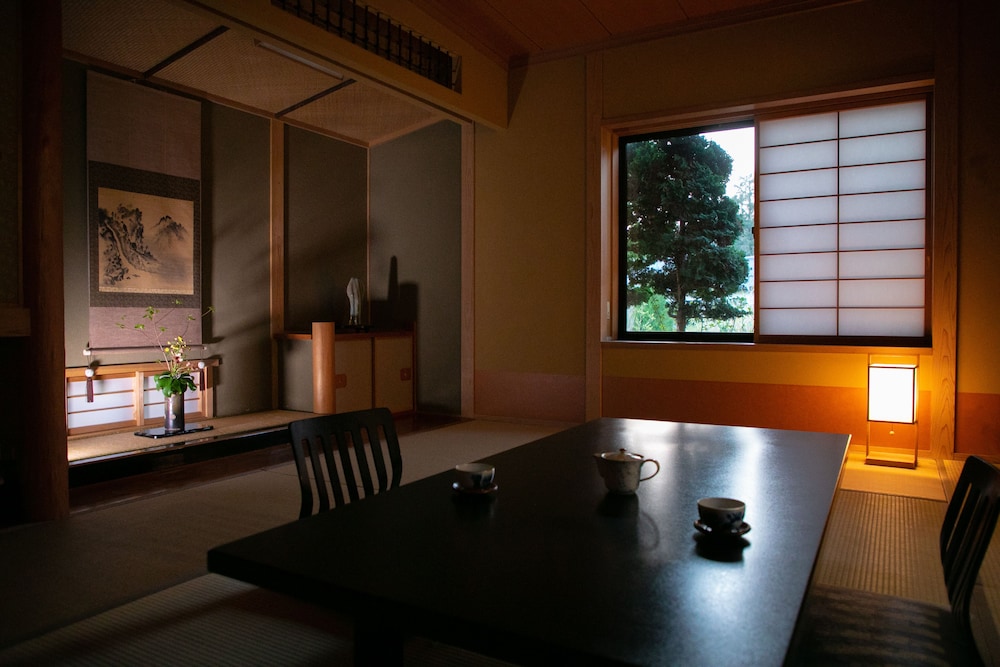 離れ 露天風呂付 (3名利用) 禁煙 リビング エリア0 | 御宿 一禅