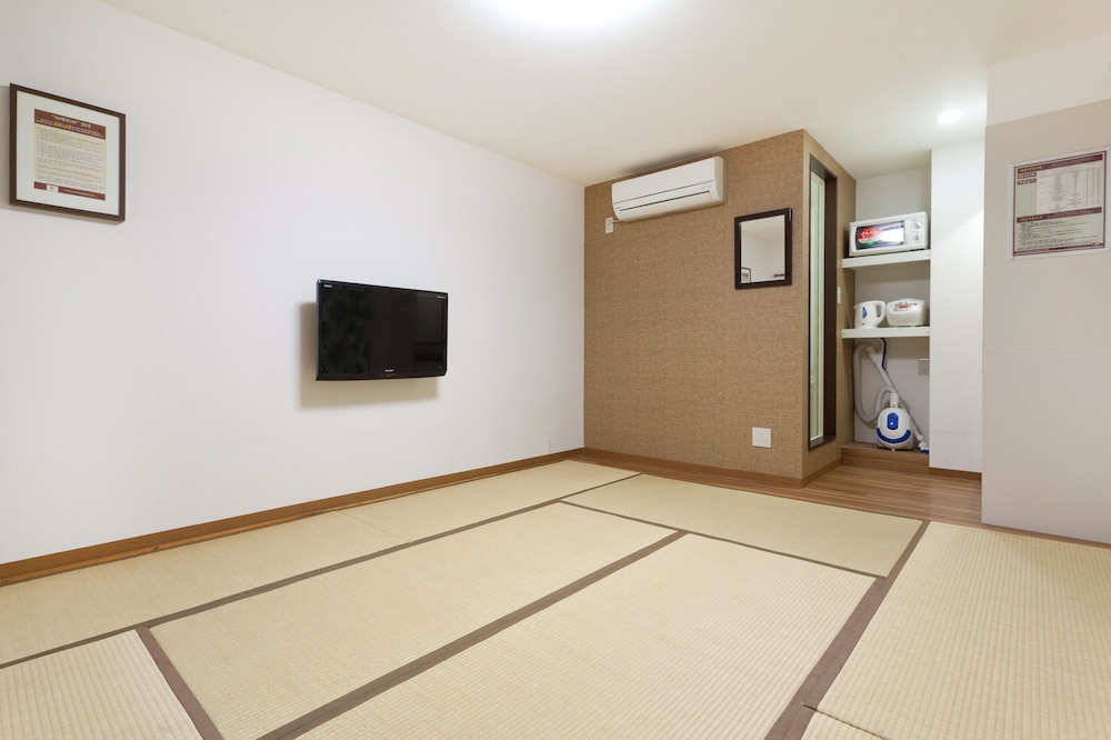 和室5人部屋 リビング エリア0 | ホテルハナビ