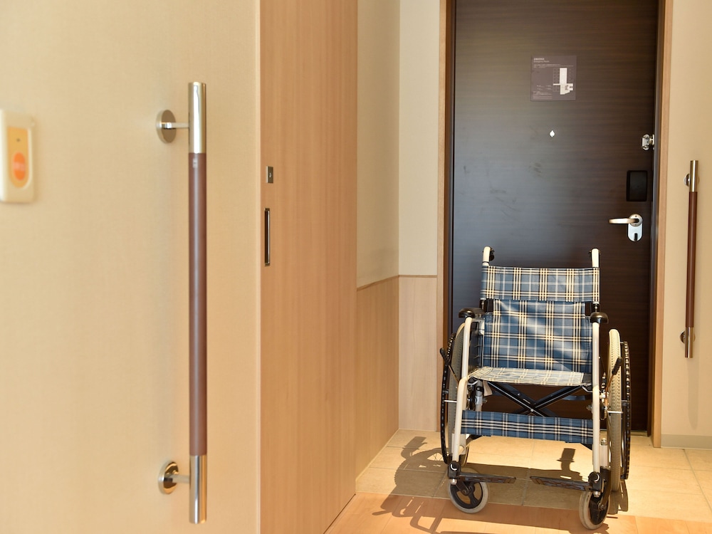 ガーデンテラス バリアフリールーム(大人3名以上はスタッキングベッド,5名からソファベッド) 客室2 | フサキビーチリゾート ホテル&ヴィラズ