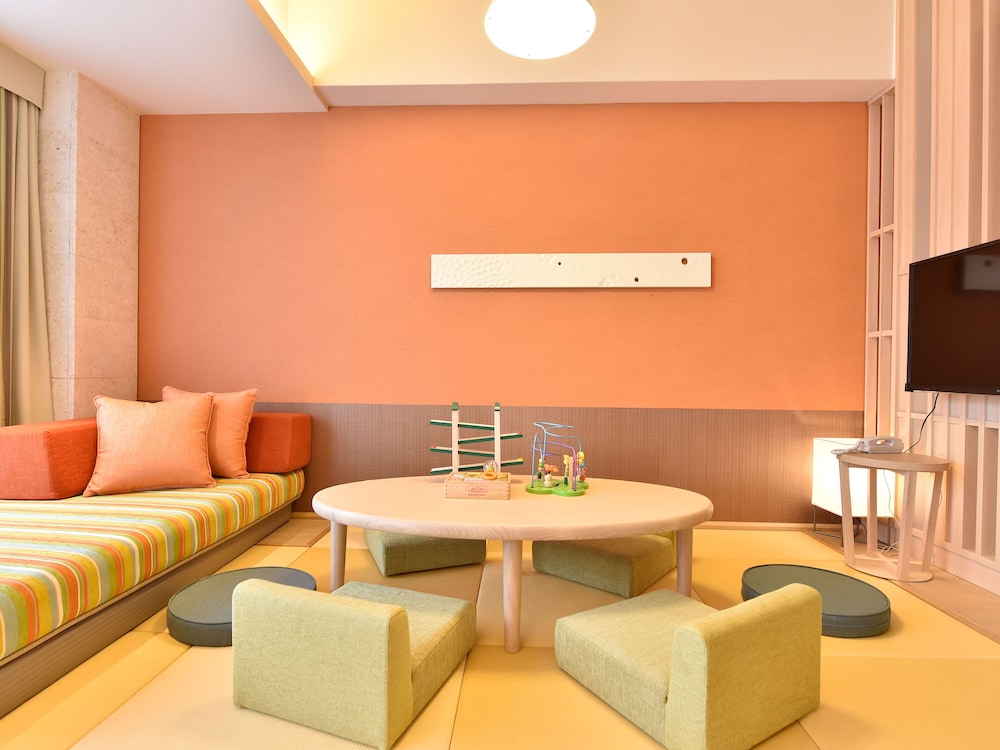 ガーデンテラス　ファミリールーム(大人３名以上はソファベッド,4名から布団追加) 客室1 | フサキビーチリゾート ホテル＆ヴィラズ