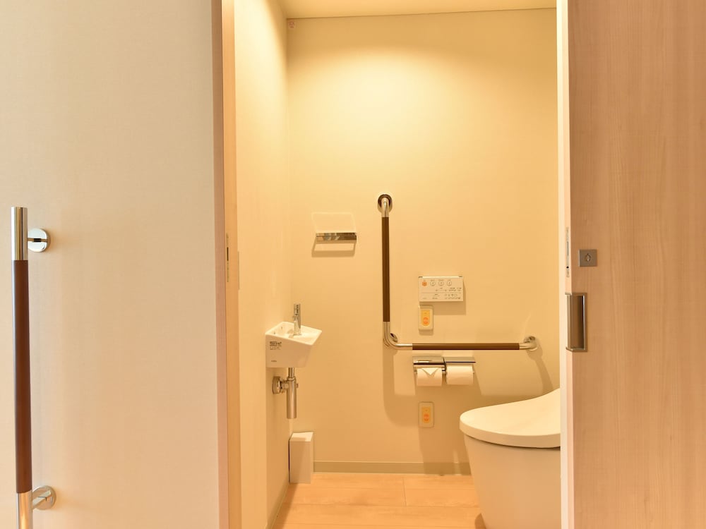 ガーデンテラス バリアフリールーム(大人3名以上はスタッキングベッド,5名からソファベッド) 客室1 | フサキビーチリゾート ホテル&ヴィラズ