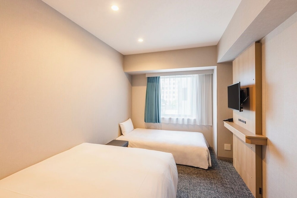［リニューアル］コンフォート + ソファダブルルーム 喫煙可（2 名利用時はソファとして、 3 名利用時のみソファベッド利用可能） 客室3 | 相鉄フレッサイン 横浜桜木町
