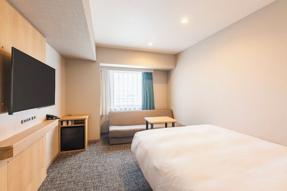［リニューアル］デラックス + ソファダブルルーム 禁煙 (160cm Bed) 客室2 | 相鉄フレッサイン 横浜桜木町