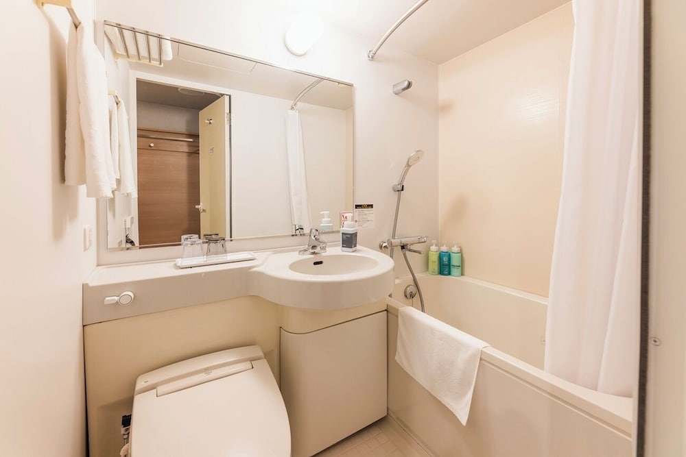 ［リニューアル］デラックス + ソファダブルルーム 喫煙可 (160cm Bed、2 名利用時はソファとして、 3 名利用時のみソファベッド利用可能) バスルーム0 | 相鉄フレッサイン 横浜桜木町